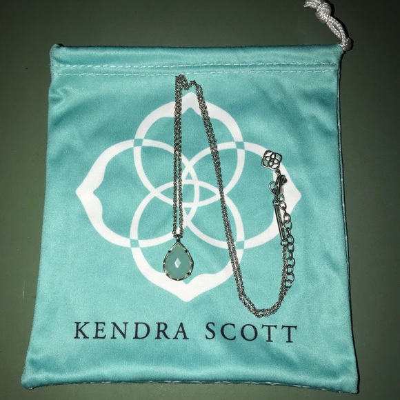 Kendra Scott Pendant Necklace - Picture 1 of 2